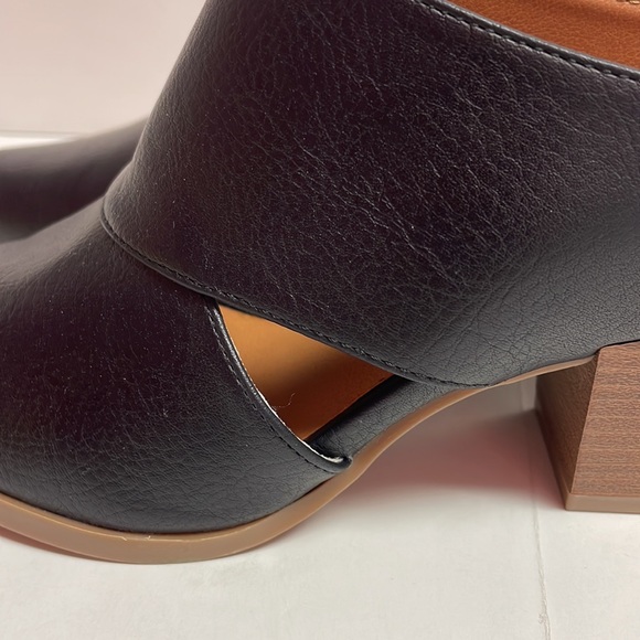 Dolcetta~Faux Leather~Pointed Toe~Block Heel~Cut-Out~Slip-On Mules~Size 7 1/2 - Picture 7 of 10